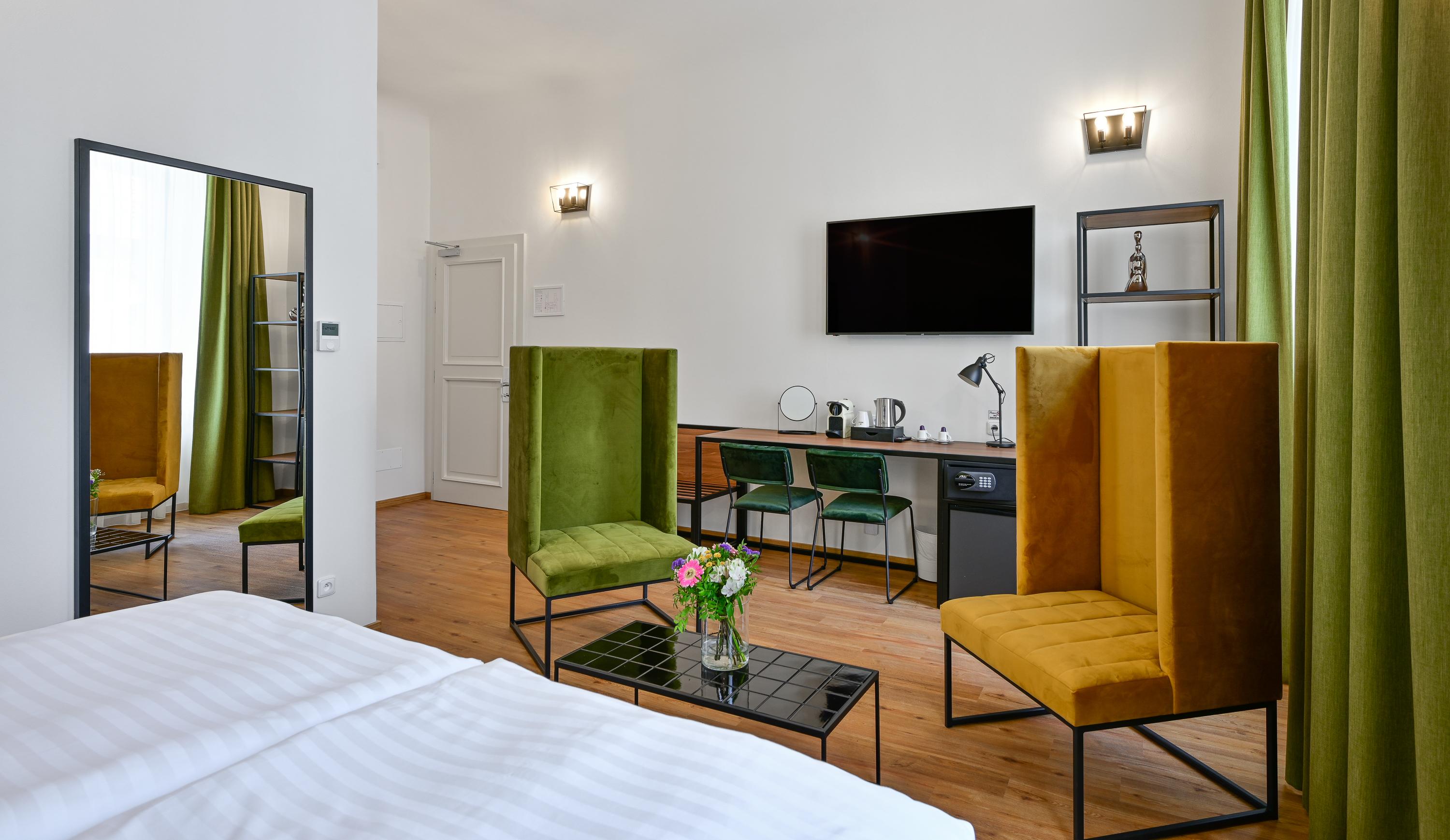 מלון Garden Court 4*